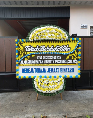 Papan Bunga Duka di Nganganaumala